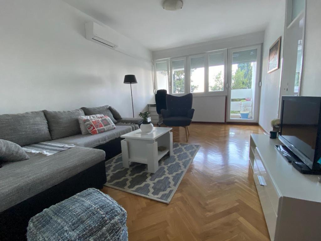 2 bedroom apartment/parking/market Split Bagian luar foto