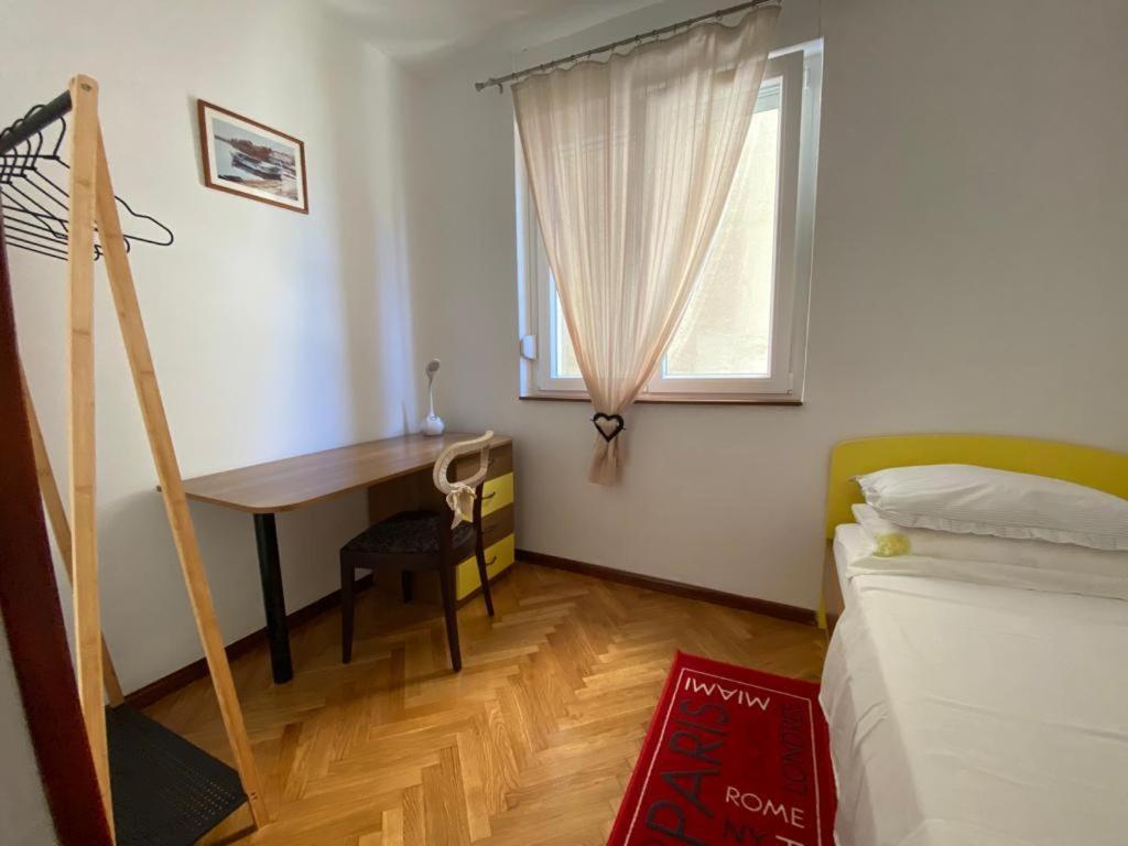 2 bedroom apartment/parking/market Split Bagian luar foto