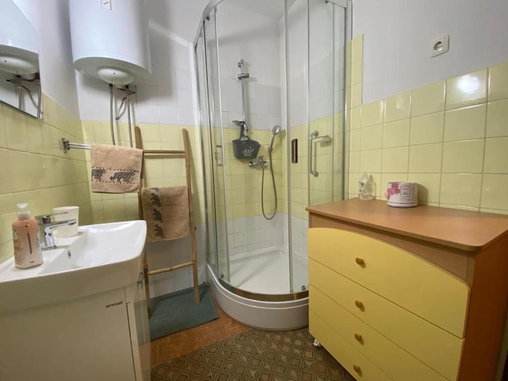 2 bedroom apartment/parking/market Split Bagian luar foto