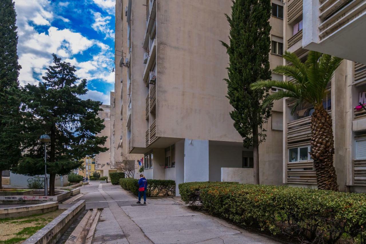 2 bedroom apartment/parking/market Split Bagian luar foto