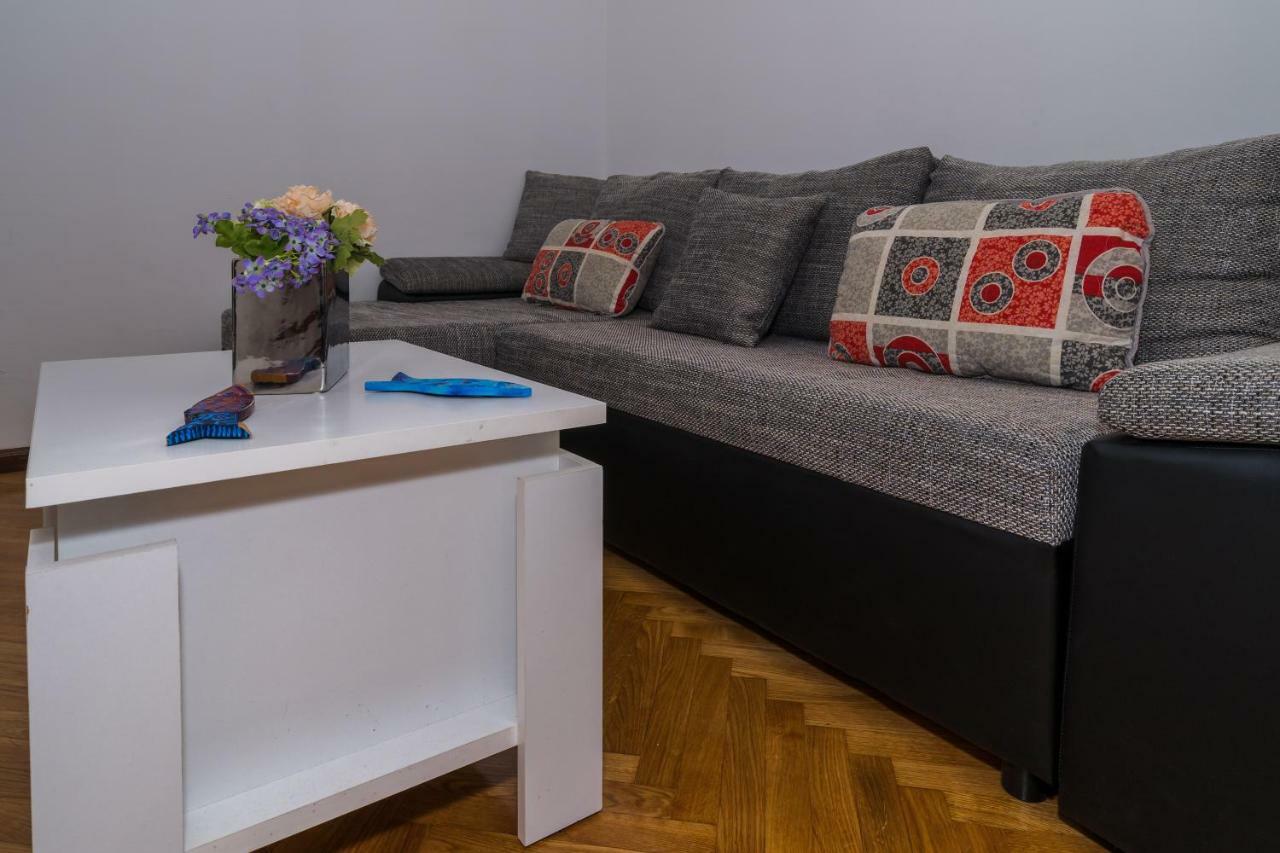 2 bedroom apartment/parking/market Split Bagian luar foto