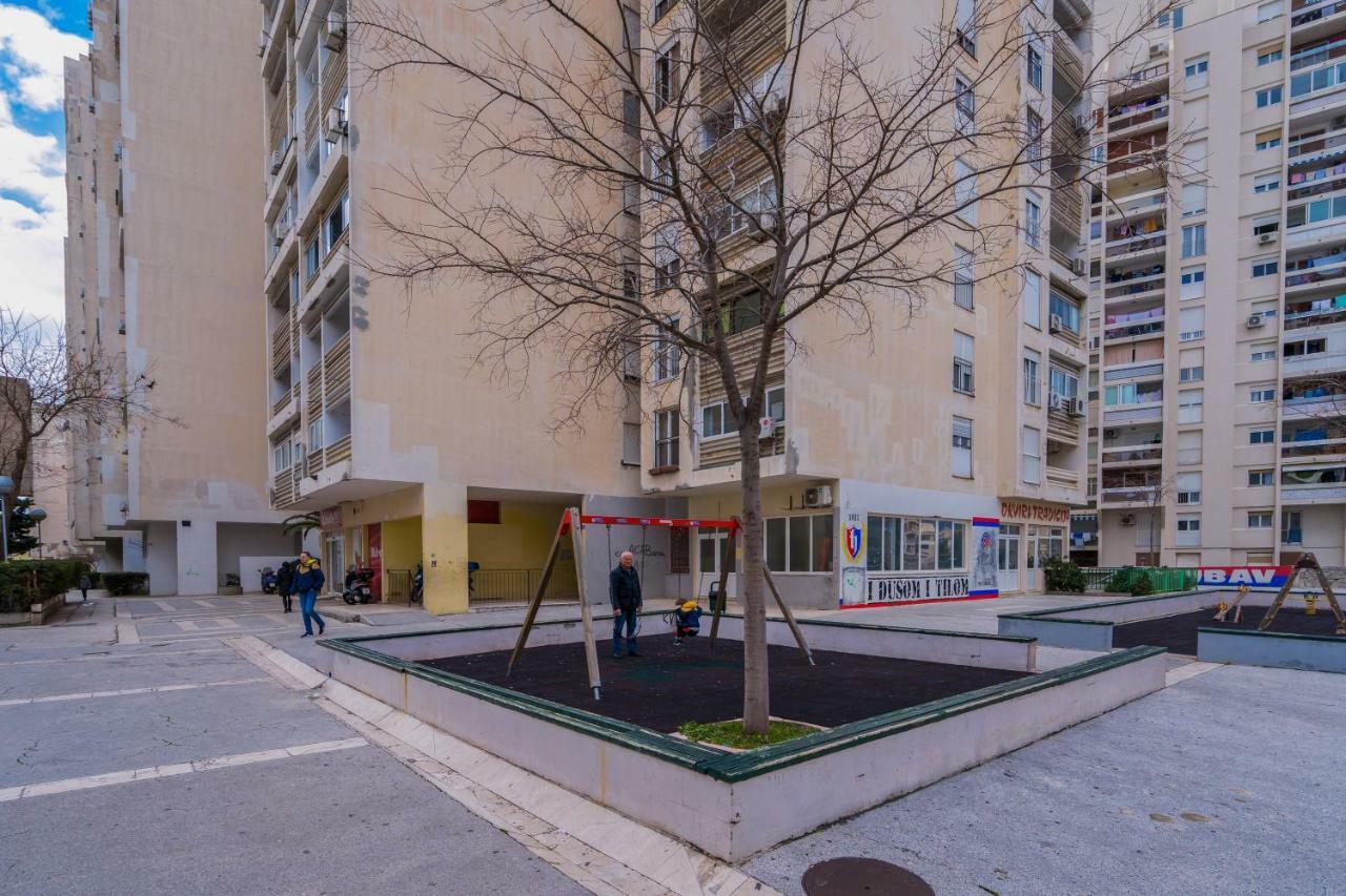 2 bedroom apartment/parking/market Split Bagian luar foto